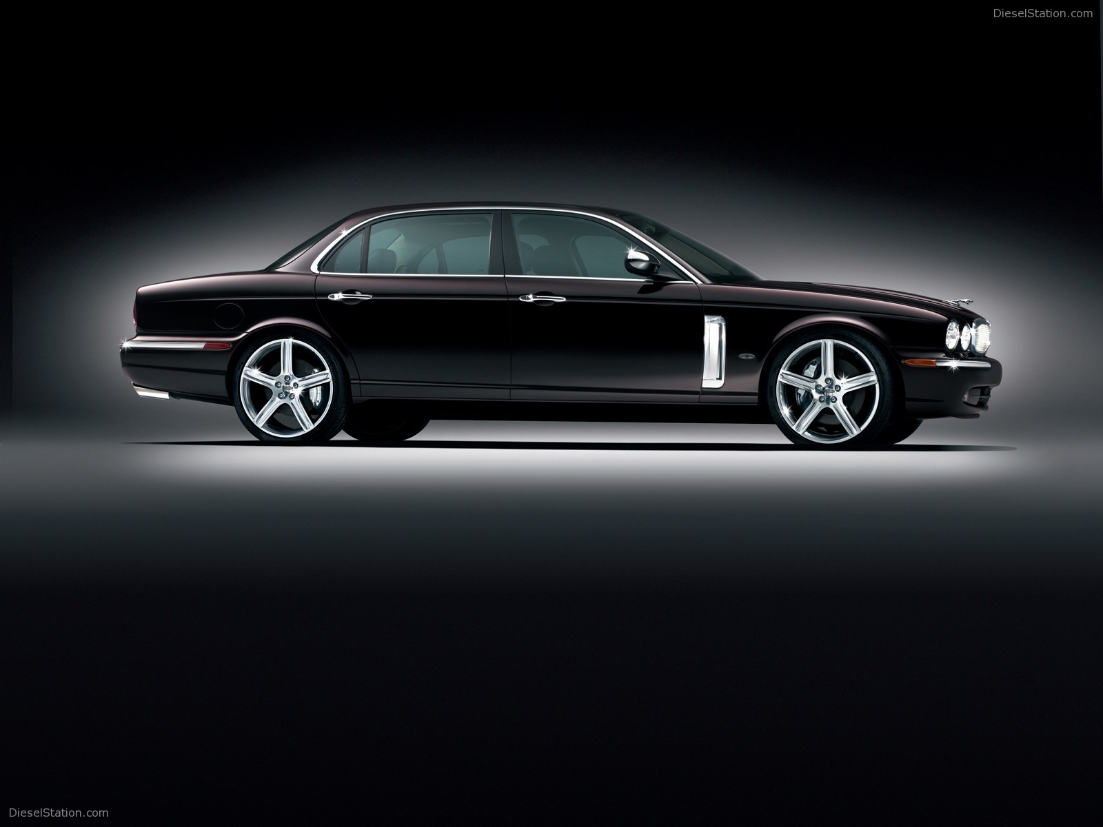 Jaguar Super V8 Portfolio